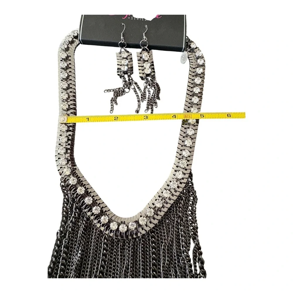 Paparazzi Signature Series The Alex Gunmetal Rhinestone Fringe Necklace Z2002